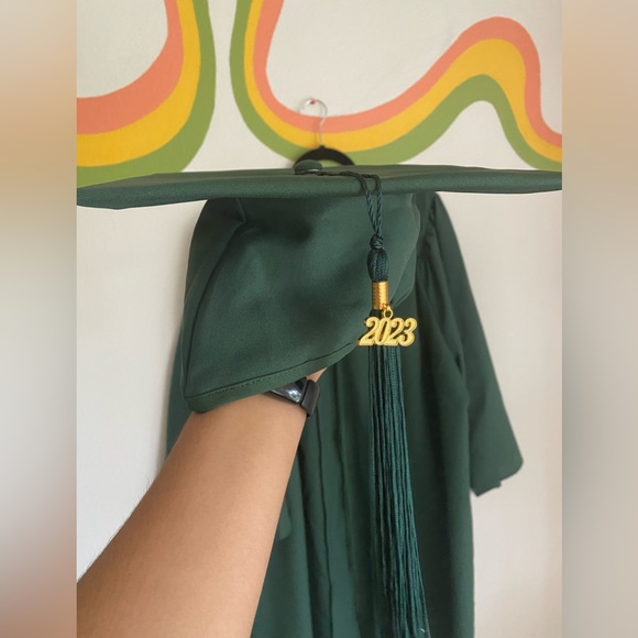 🎓Forest Green Grad Cap and Gown (XS Plus/ 5’-5’2”)🎓 - Picture 4 of 5
